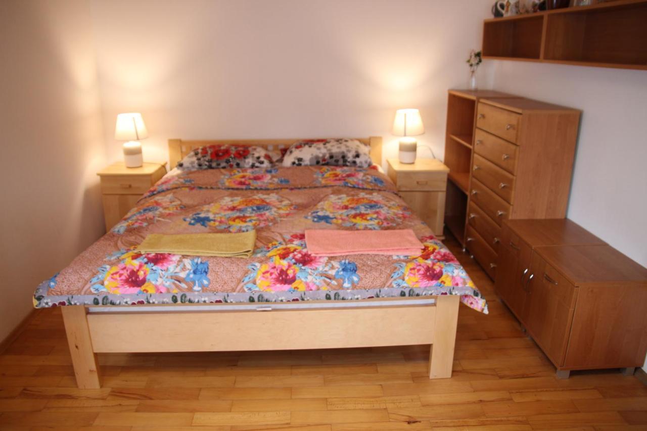 Zamsowka Villa Guciow Ngoại thất bức ảnh