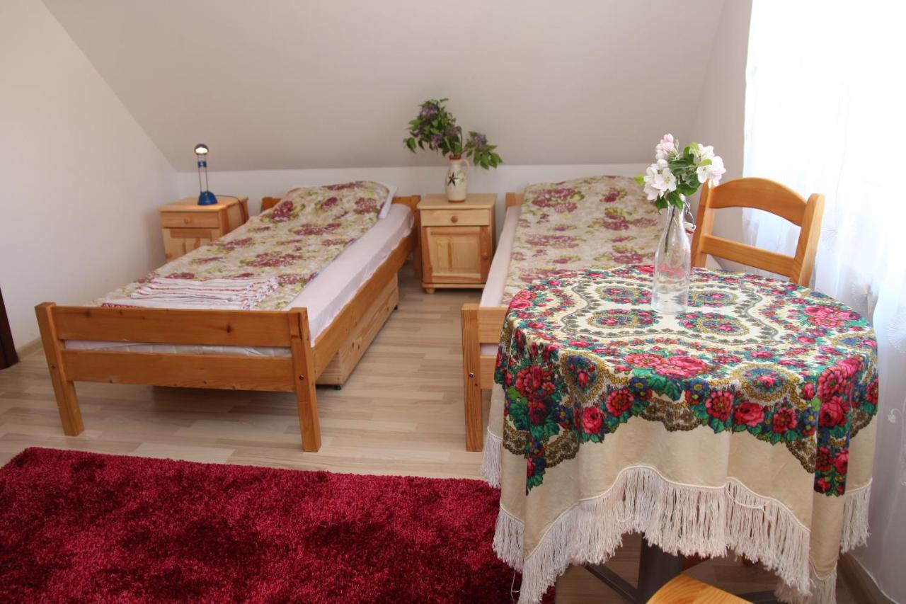 Zamsowka Villa Guciow Ngoại thất bức ảnh