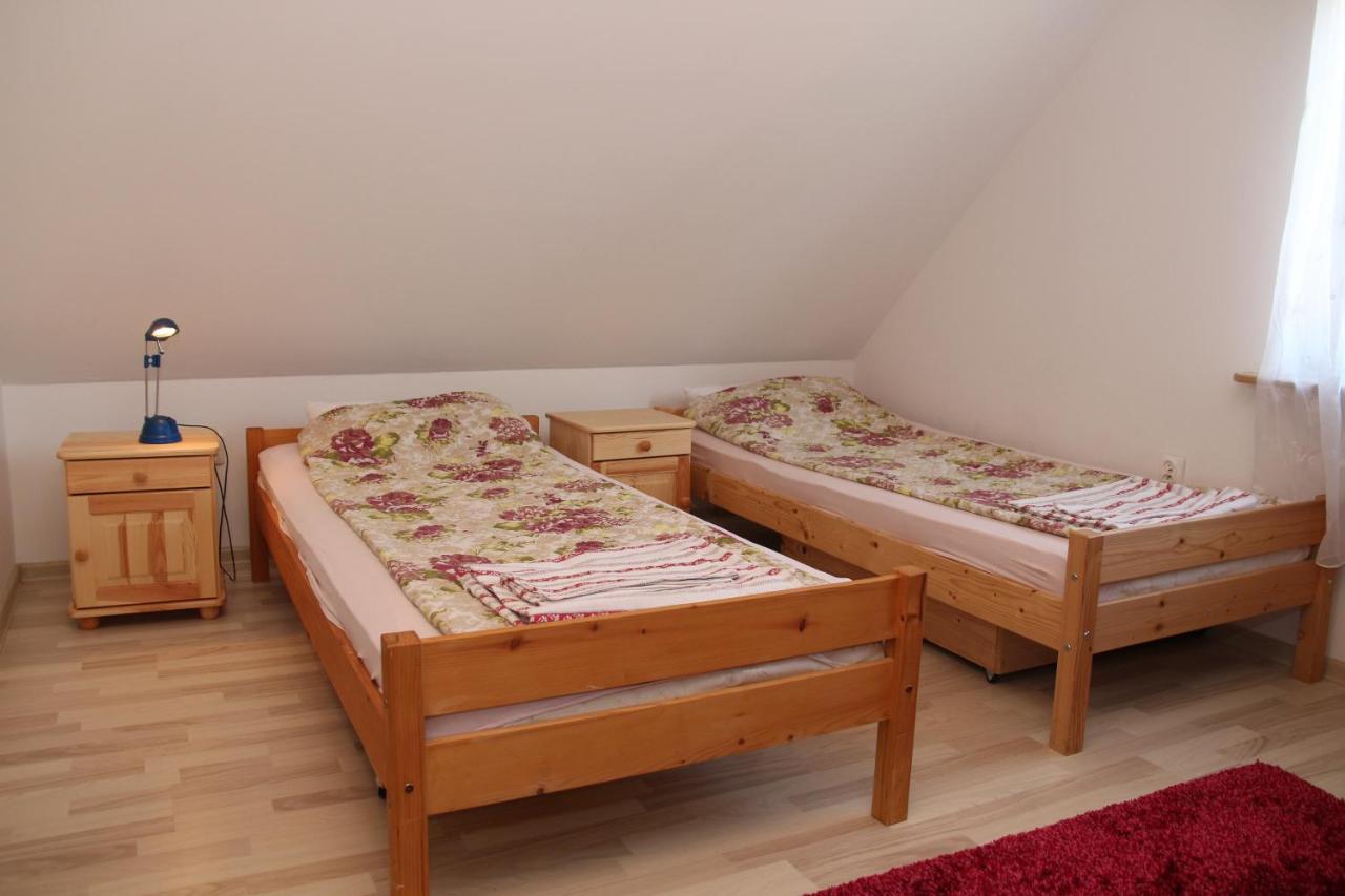 Zamsowka Villa Guciow Ngoại thất bức ảnh